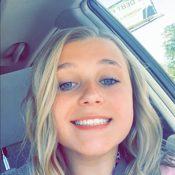 Meet your Posher, Claire - Picture 1 of 1